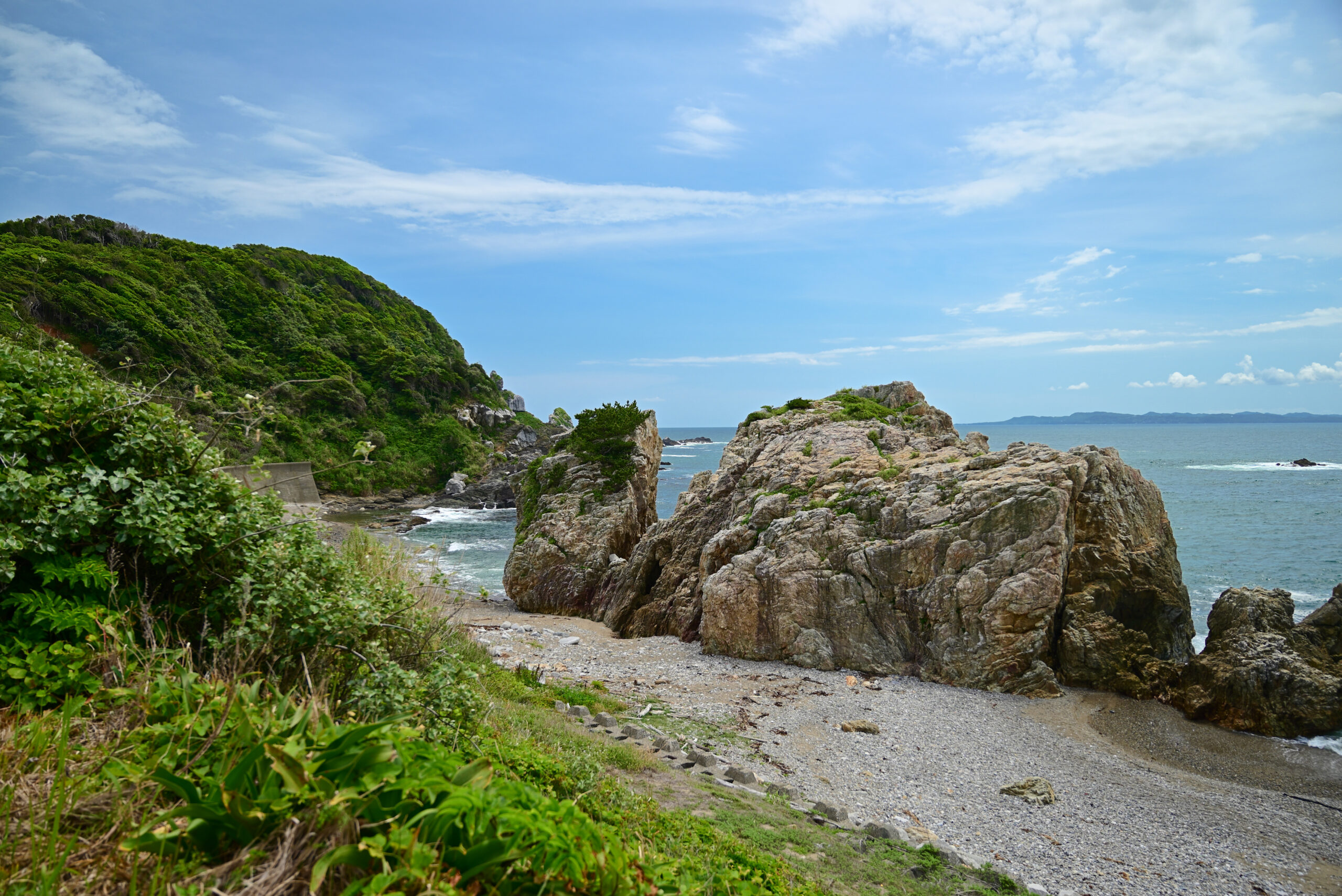神島と合理の浜と八畳岩