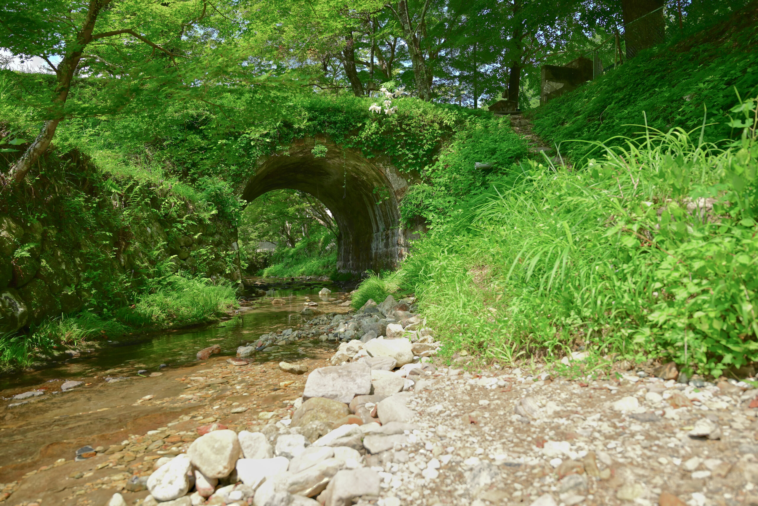 旧門谷小学校、水路1