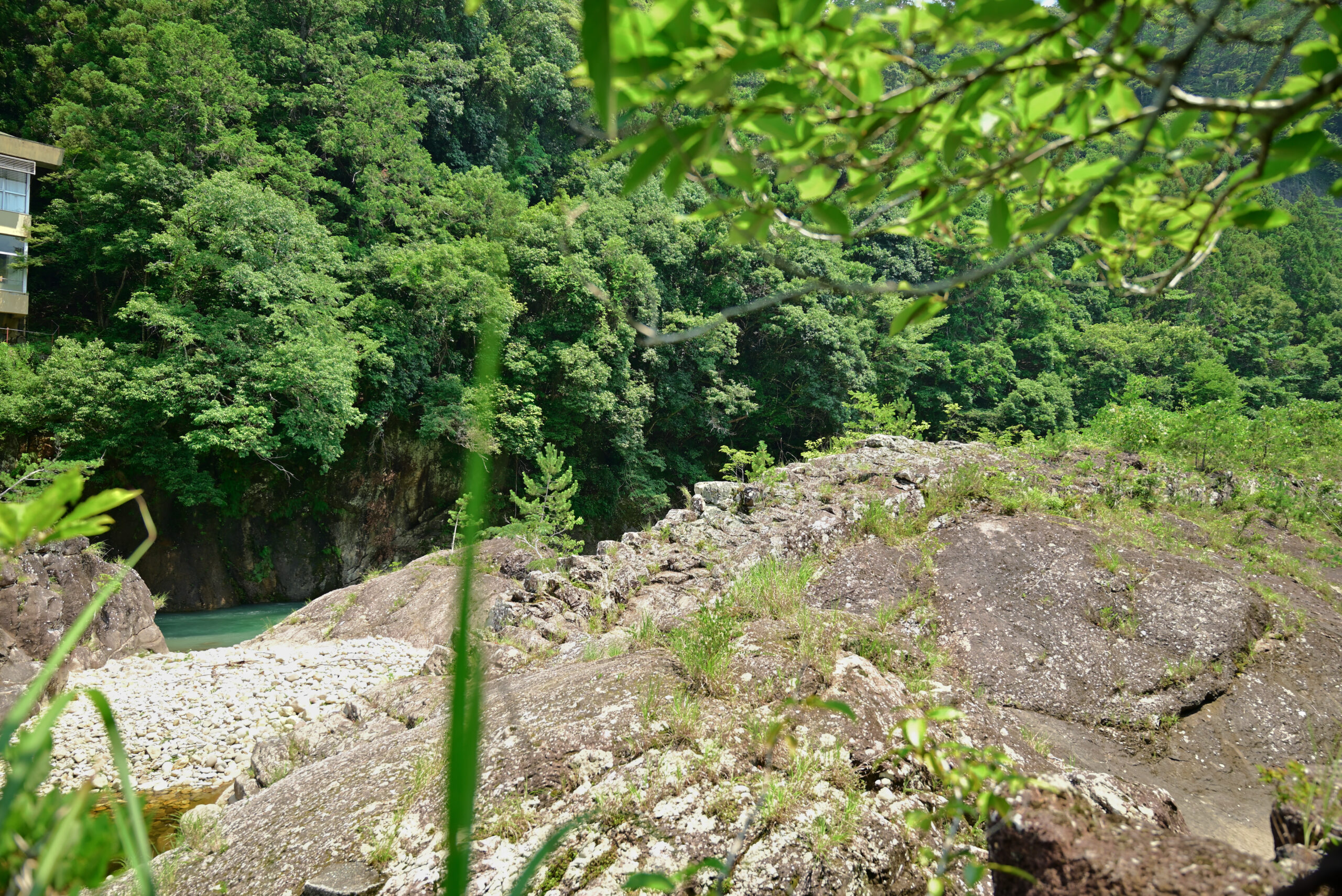湯谷温泉馬背岩