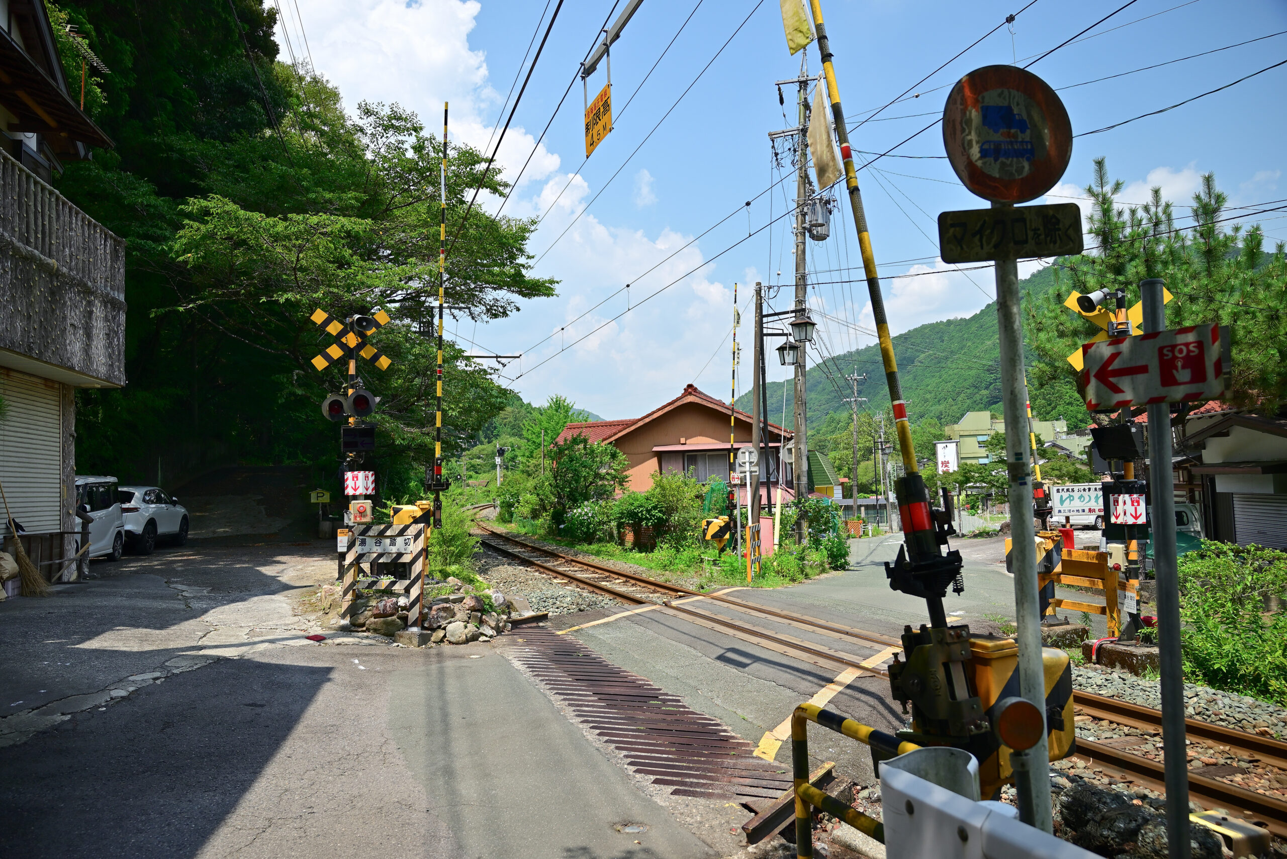 湯谷温泉、踏切前の景色2